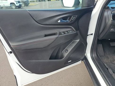 Used 2022 Chevrolet Equinox RS w/ RS Leather Package image 17