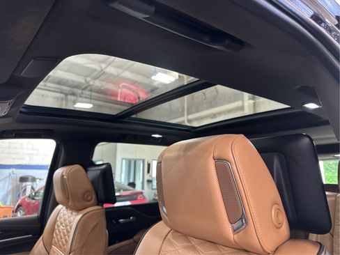 Used 2021 Cadillac Escalade ESV Premium Luxury AWD/4WD image 12