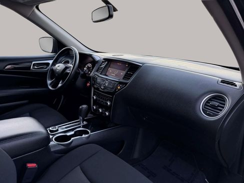 Used 2018 Nissan Pathfinder SV image 16