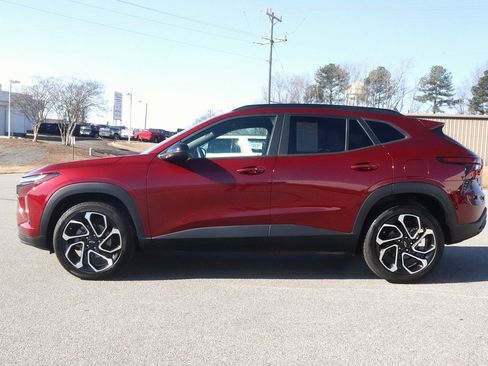 Used 2024 Chevrolet Trax RS w/ Sunroof Package image 4