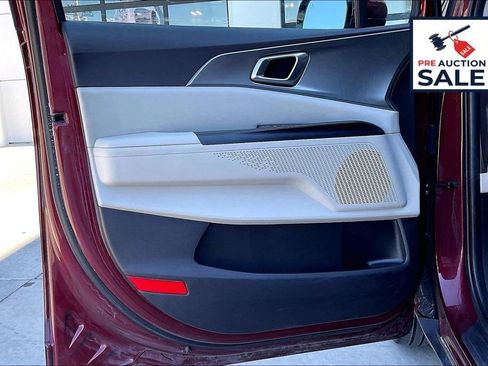 Certified 2024 Kia Carnival LX image 21