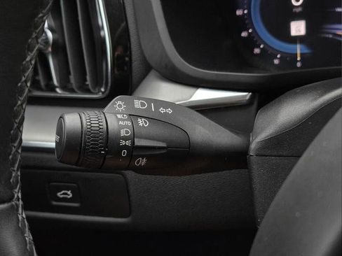 Used 2023 Volvo XC60 B5 Core FWD image 28