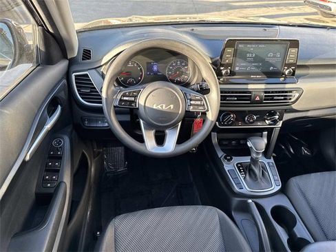 Used 2022 Kia Seltos LX image 9