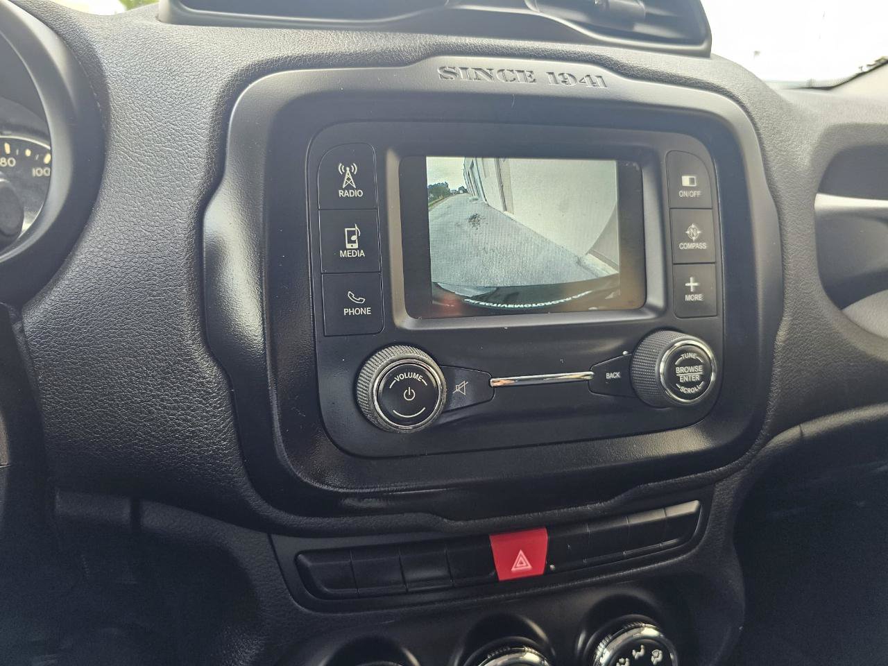 Used 2015 Jeep Renegade Latitude FWD image 20