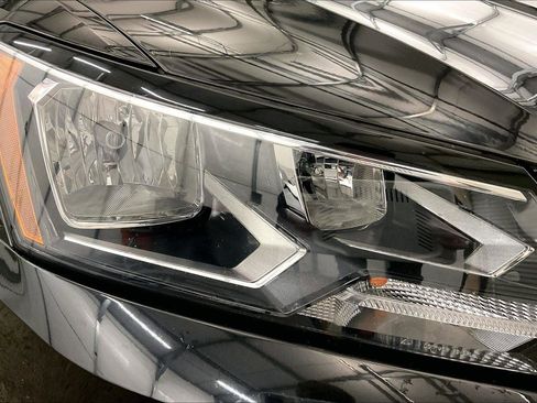 Used 2017 Volkswagen Passat 1.8T R-Line image 27