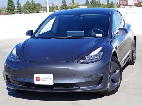 Used 2019 Tesla Model 3 Standard Range Plus image 4