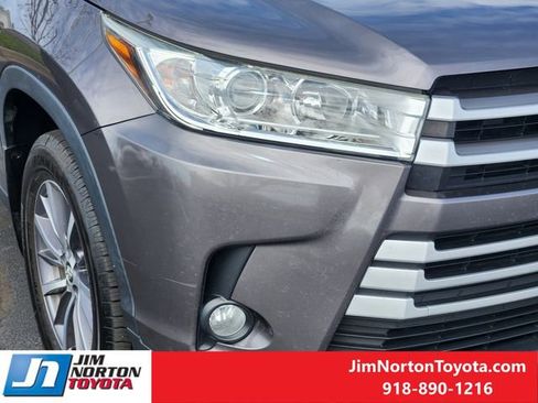 Used 2019 Toyota Highlander XLE image 10