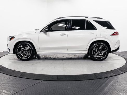 Used 2025 Mercedes-Benz GLE 450e 4MATIC w/ AMG Line Interior image 4