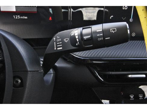 Certified 2026 Nissan Kicks SR FWD image 20