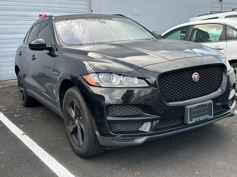 Used 2018 Jaguar F-PACE Premium image 2