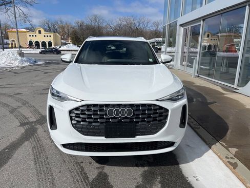 Used 2025 Audi Q5 Premium w/ Convenience Package image 55