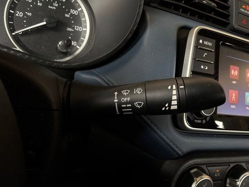 Used 2025 Nissan Versa SV FWD image 32