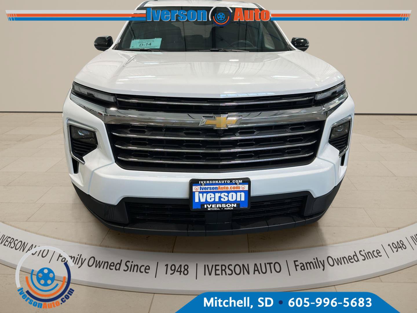 Used 2026 Chevrolet Traverse LT AWD/4WD image 2