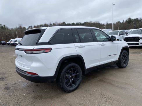 New 2026 Jeep Grand Cherokee Altitude image 3