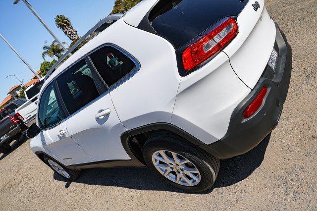 Used 2018 Jeep Cherokee Latitude Plus w/ Comfort/Convenience Group FWD image 8