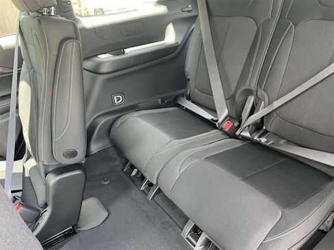 New 2025 Jeep Grand Cherokee L Laredo image 32