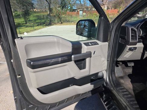 Used 2017 Ford F150 XLT RWD image 18