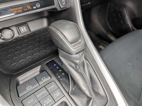 Used 2019 Toyota RAV4 LE image 27