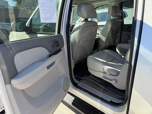 Used 2012 Chevrolet Suburban LTZ image 10