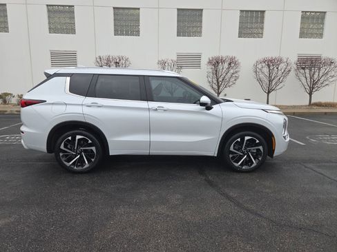 Used 2024 Mitsubishi Outlander SEL image 9