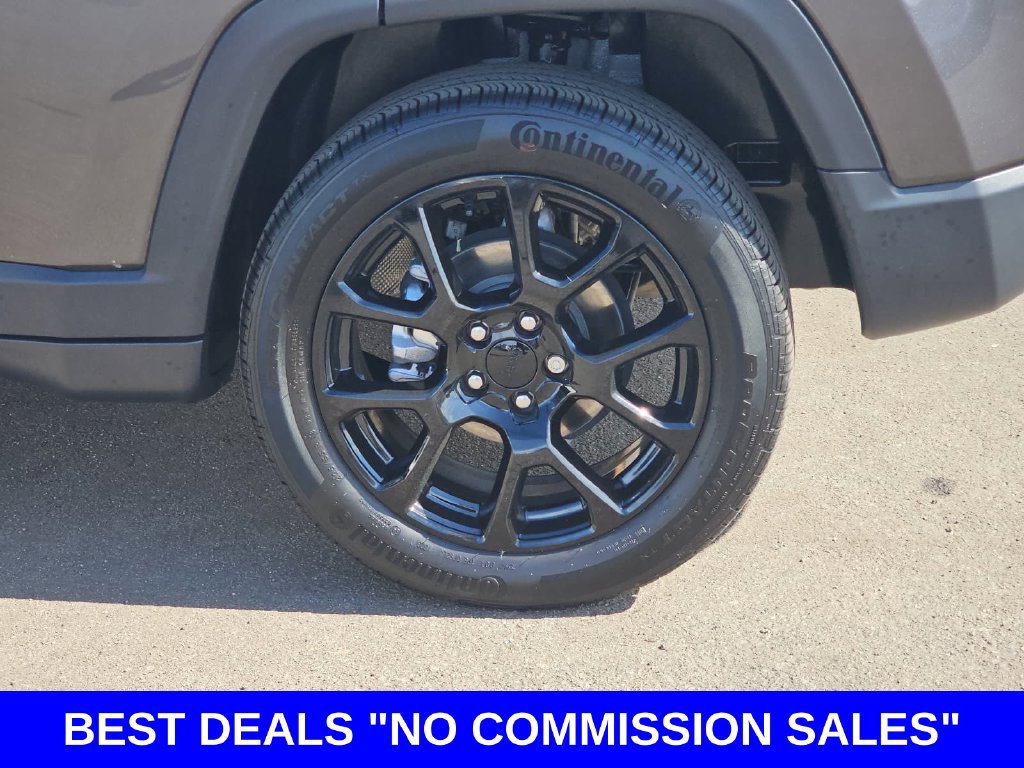 Used 2023 Jeep Compass Latitude w/ Sun and Sound Group AWD/4WD image 35