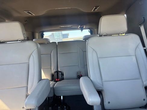 Used 2024 GMC Yukon SLT w/ SLT Premium Package AWD/4WD image 12