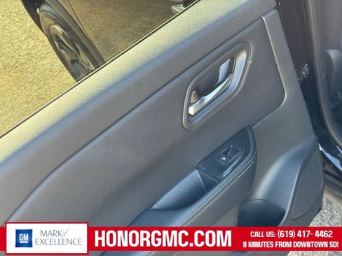 Used 2024 Nissan Rogue SV image 19