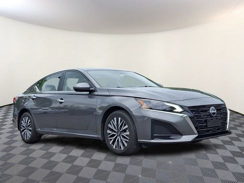 Used 2023 Nissan Altima 2.5 SV AWD/4WD image 1