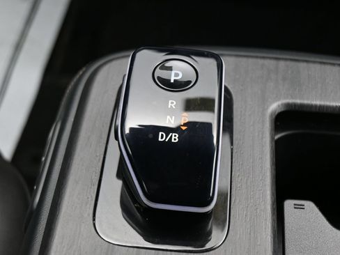 Used 2023 Nissan Ariya FWD image 19