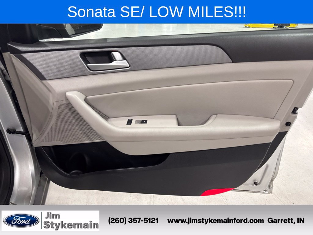 Used 2015 Hyundai Sonata SE w/ Option Group 09 FWD image 29