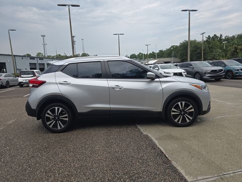Used 2018 Nissan Kicks SV w/ Exterior Electronics Package FWD image 9