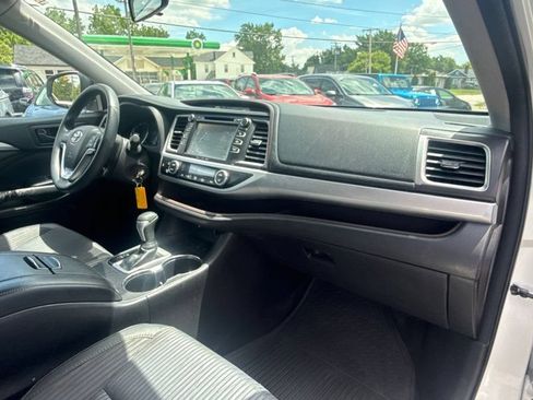 Used 2016 Toyota Highlander Plus AWD/4WD image 16