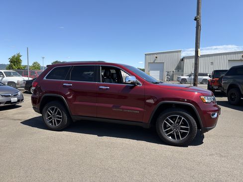 Used 2019 Jeep Grand Cherokee Limited AWD/4WD image 7
