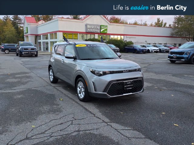 Certified 2025 Kia Soul LX w/ LX Technology Package FWD image 1