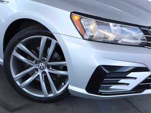 Used 2017 Volkswagen Passat 1.8T R-Line FWD image 4