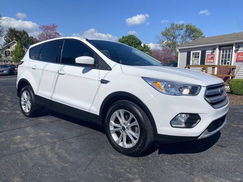 Used 2019 Ford Escape SE image 1