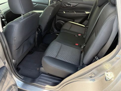 Used 2020 Nissan Rogue SV FWD image 14