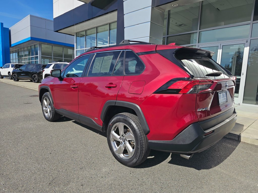 Used 2021 Toyota RAV4 XLE Premium AWD/4WD image 5
