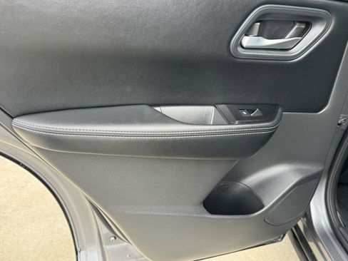Used 2025 Nissan Rogue SV FWD image 16
