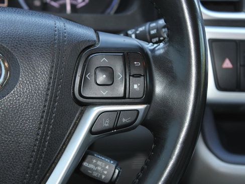 Used 2017 Toyota Highlander XLE image 28