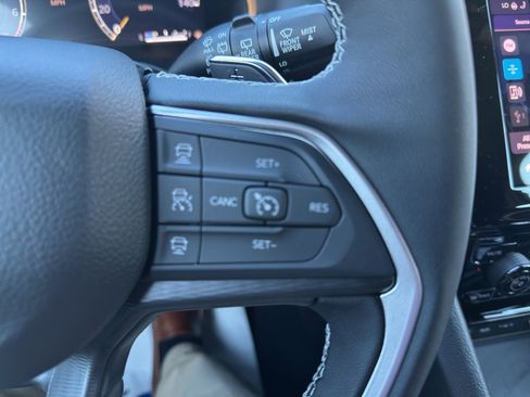 New 2025 Jeep Grand Cherokee Laredo X w/ Luxury Tech Group I image 14