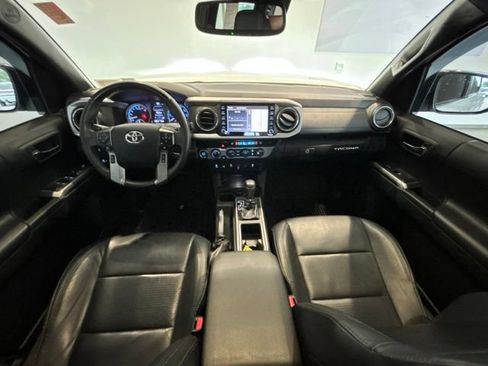 Used 2023 Toyota Tacoma Limited AWD/4WD image 10