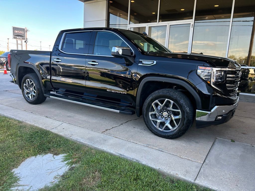 Used 2025 GMC Sierra 1500 SLT AWD/4WD image 2