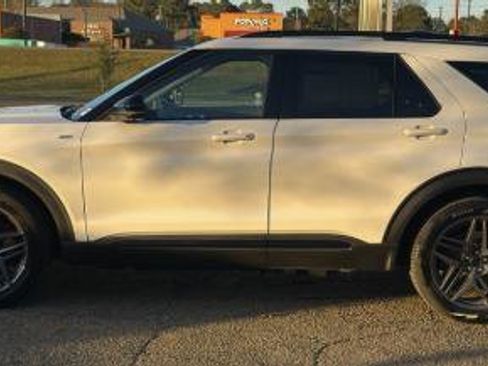 Certified 2025 Ford Explorer ST-Line w/ ST-Line Street Pack image 8