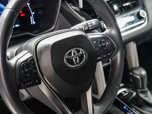 Certified 2025 Toyota Corolla Cross XLE FWD image 21