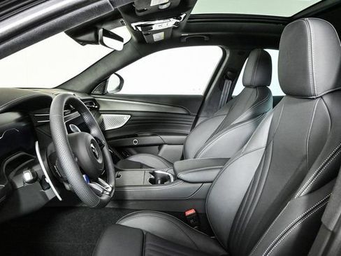 New 2025 Maserati Grecale Trofeo image 4