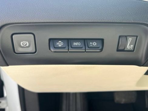 Used 2023 Buick Enclave Premium FWD image 6