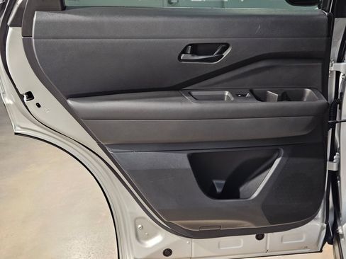 Used 2023 Nissan Pathfinder S FWD image 33