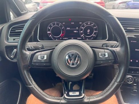 Used 2018 Volkswagen Golf R 4-Door AWD/4WD image 11