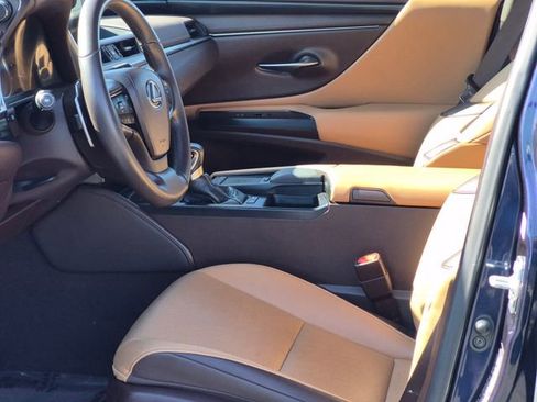 Used 2021 Lexus ES 300h w/ Accessory Package image 16